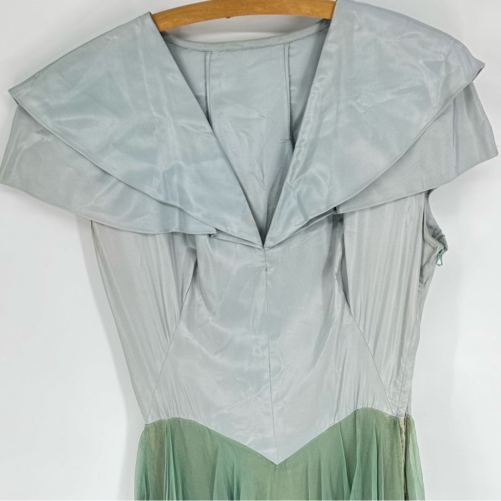 Elegant Green Tiered Women's Dress - Picture 3 of 13